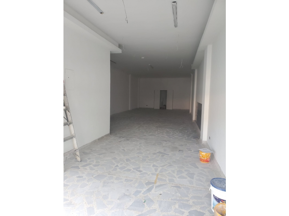 ARRIENDO HERMOSO LOCAL EN EXCELENTE UBICACIÓN COMERCIAL - 5