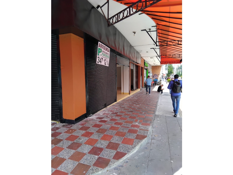 ARRIENDO AMPLIO LOCAL COMERCIAL, LUGAR ESTRATEGICO AV. 30