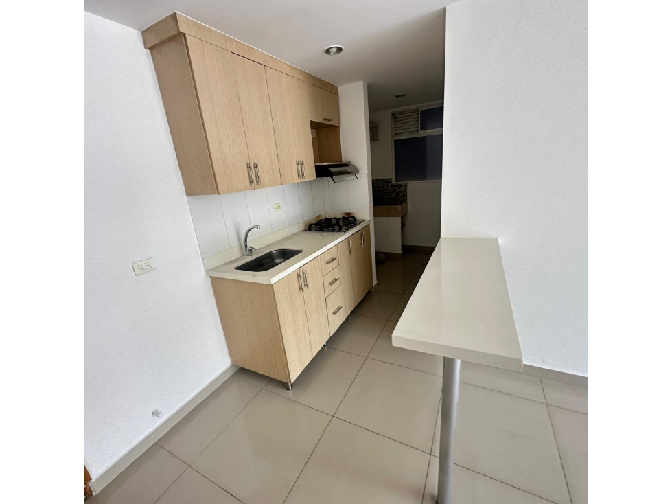 SE ARRIENDA ESPECTACULAR APARTAMENTO EN TORRE ALCAZERES — foto 4
