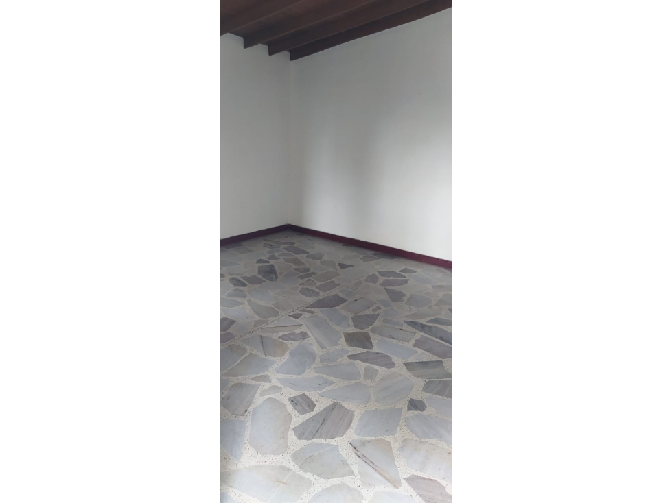 Arriendo casa muy amplia en la castellana
