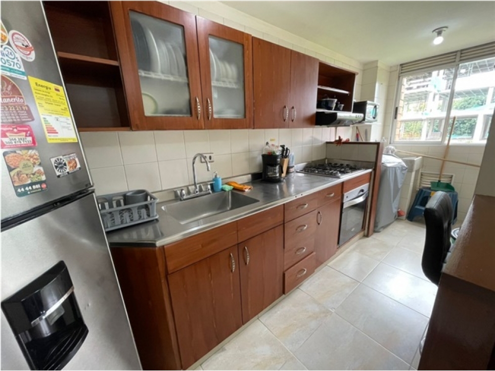 ¡SE VENDE AMPLIO APTO EN LAURELES!