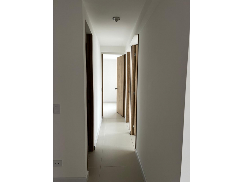 VENDO HERMOSO APARTAMENTO EN ITAGÜÍ CON VISTA INCREIBLE A LA CIUDAD — foto 3