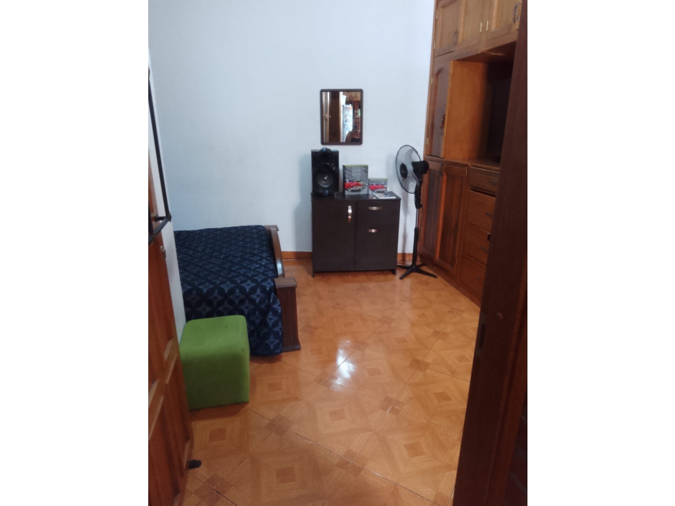 SE VENDE HERMOSA CASA DE 3 PISOS EN ENVIGADO