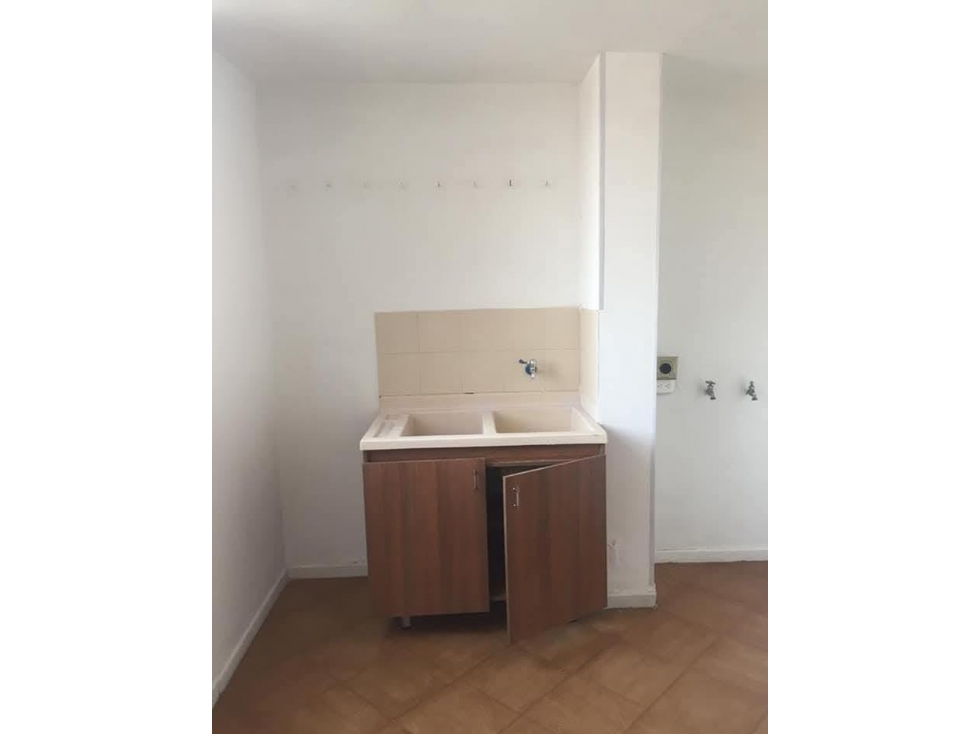 Se arrienda hermoso apartamento en los Colores — foto 3