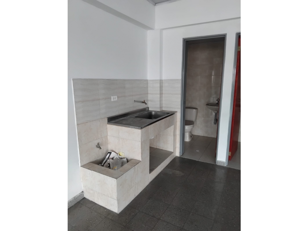ARRIENDO ESPETACULAR LOCAL COMERCIAL EN TODA LA AVENIDA 30 — foto 2