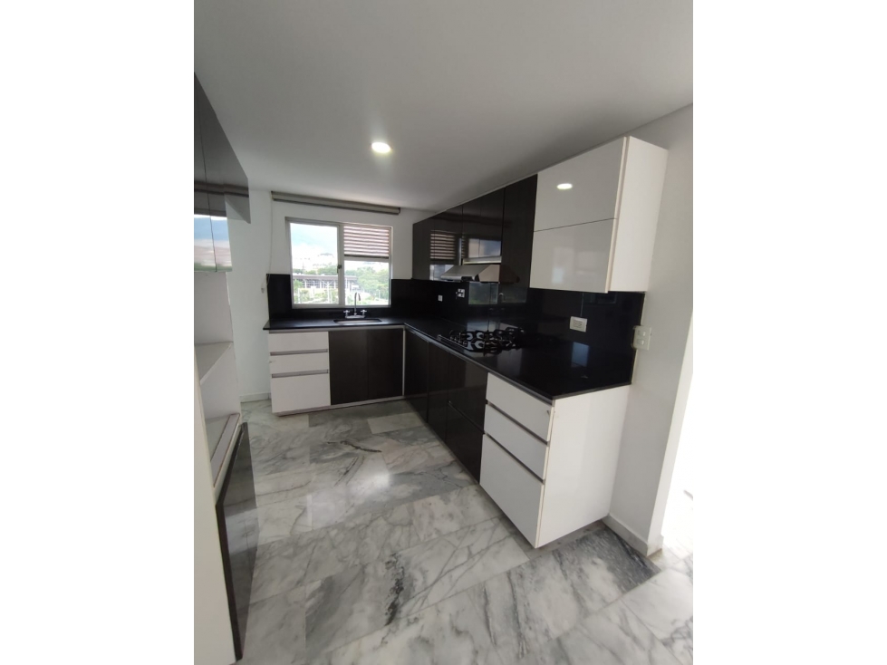 ARRIENDO HERMOSO APTO EN EL SECTOR DE CONQUISTADORES