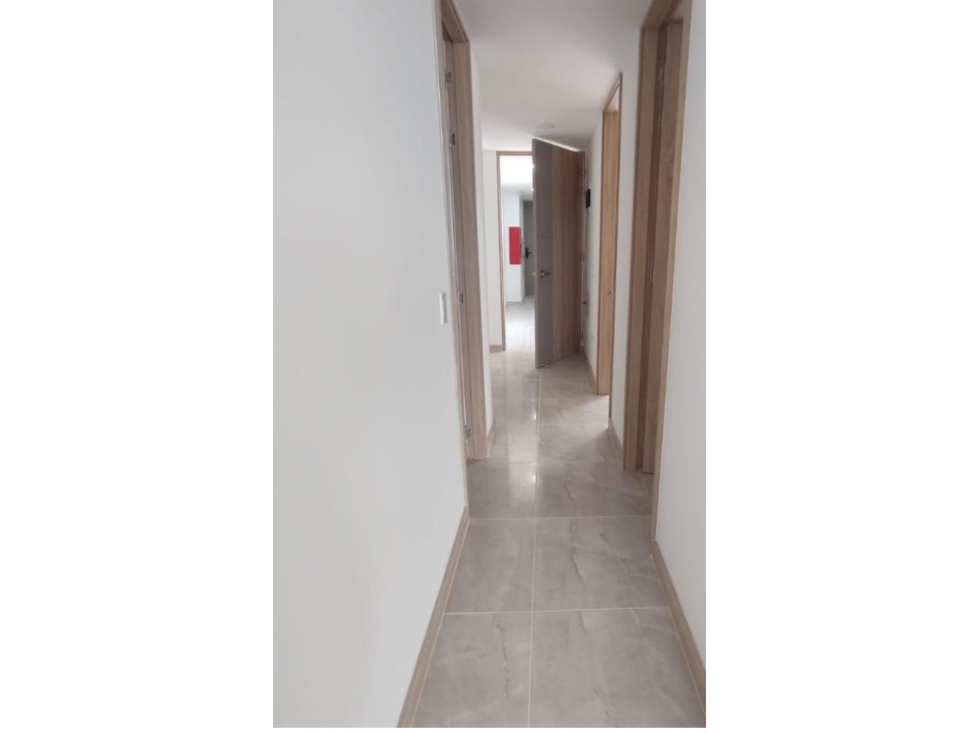 SE VENDE HERMOSA APARTAMENTO EN ENVIGADO CENTRAL — foto 3