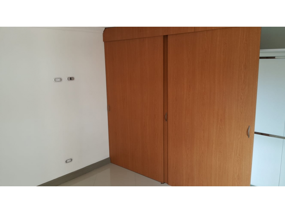 SE ARRIENDA APARTAMENTO CERCA A LA ESTACION DEL METRO — foto 2
