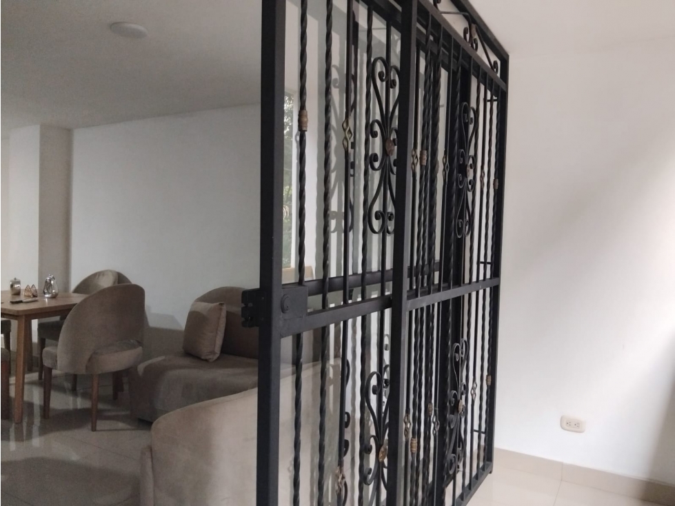 Se arrienda hermoso apartamento en Conquistadores