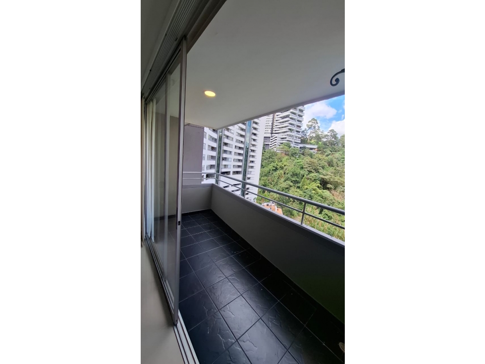 SE ARRIENDA ESPECTACULAR APARTAMENTO EN EL POBLADO