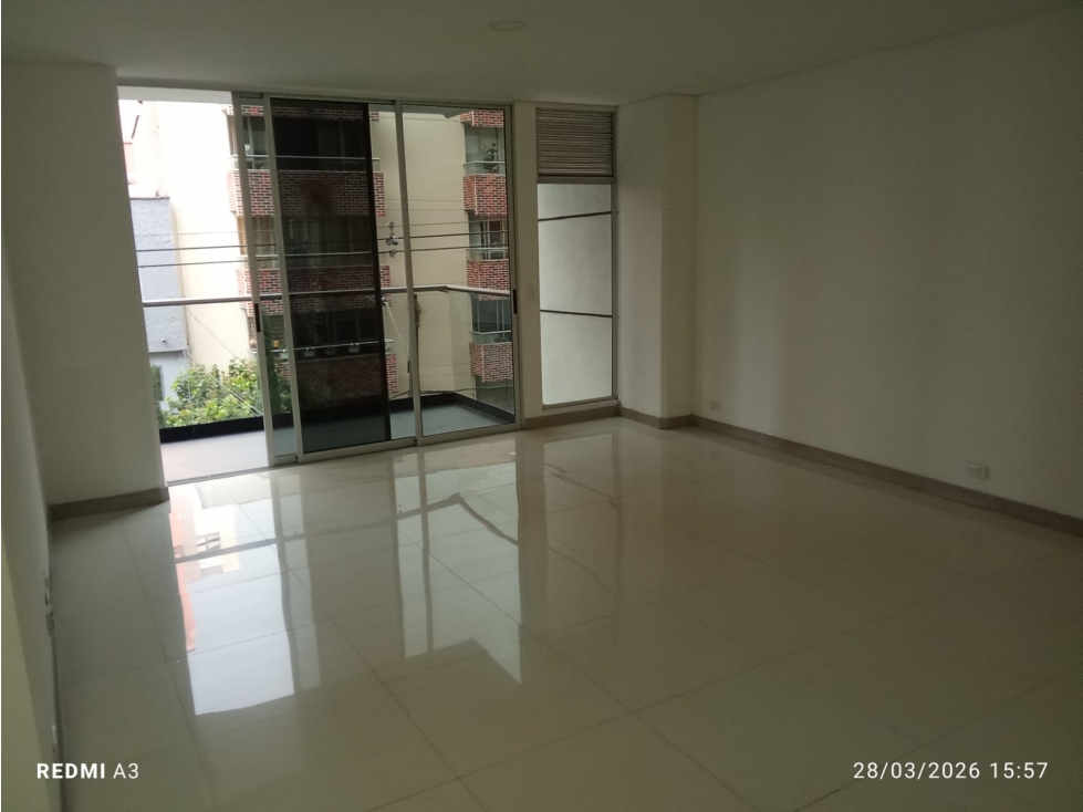 SE ARRIENDA HERMOSO APARTAMENTO EN LAURELES — foto 3
