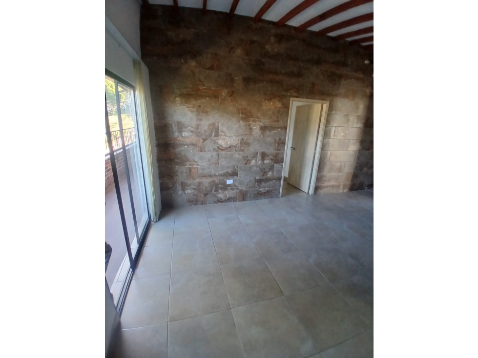 SE ARRIENDA ESPECTACULAR APARTAMENTO EN EL LIMONAR