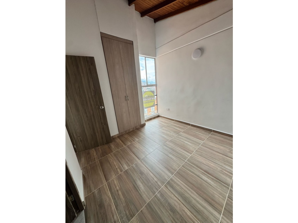 SE VENDE ACOGEDOR APARTAMENTO EN SANTA MONICA — foto 2
