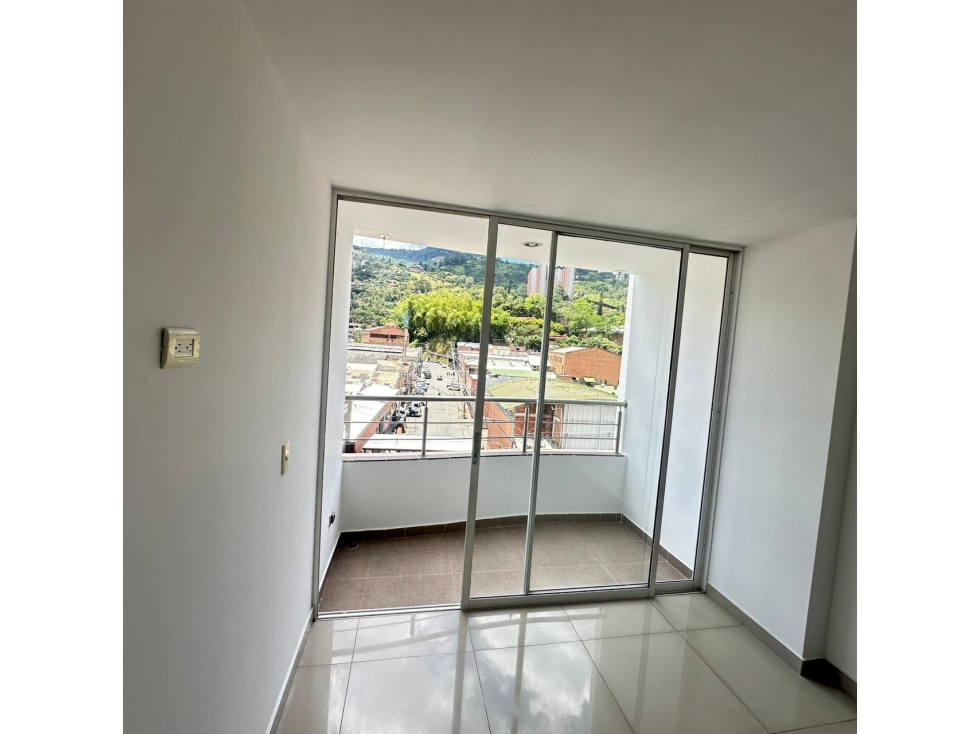 SE ARRIENDA ESPECTACULAR APARTAMENTO EN TORRE ALCAZERES — foto 2