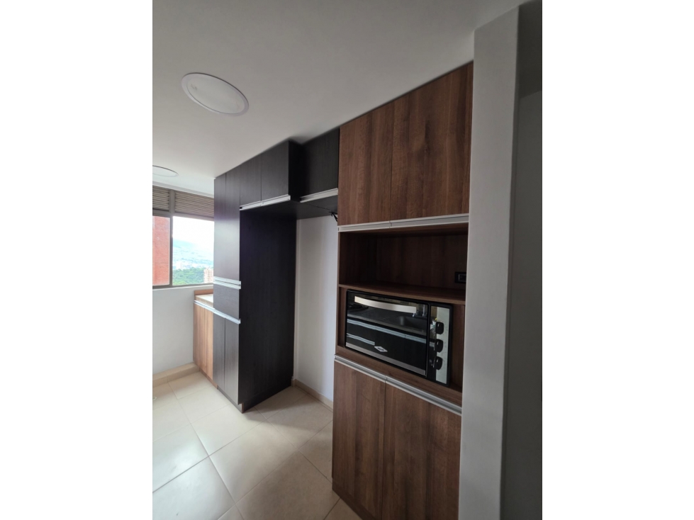 Se arrienda apartamento en loma del indio