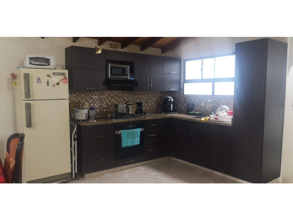 VENDO HERMOSA Y AMPLIA CASA EN ENVIGADO