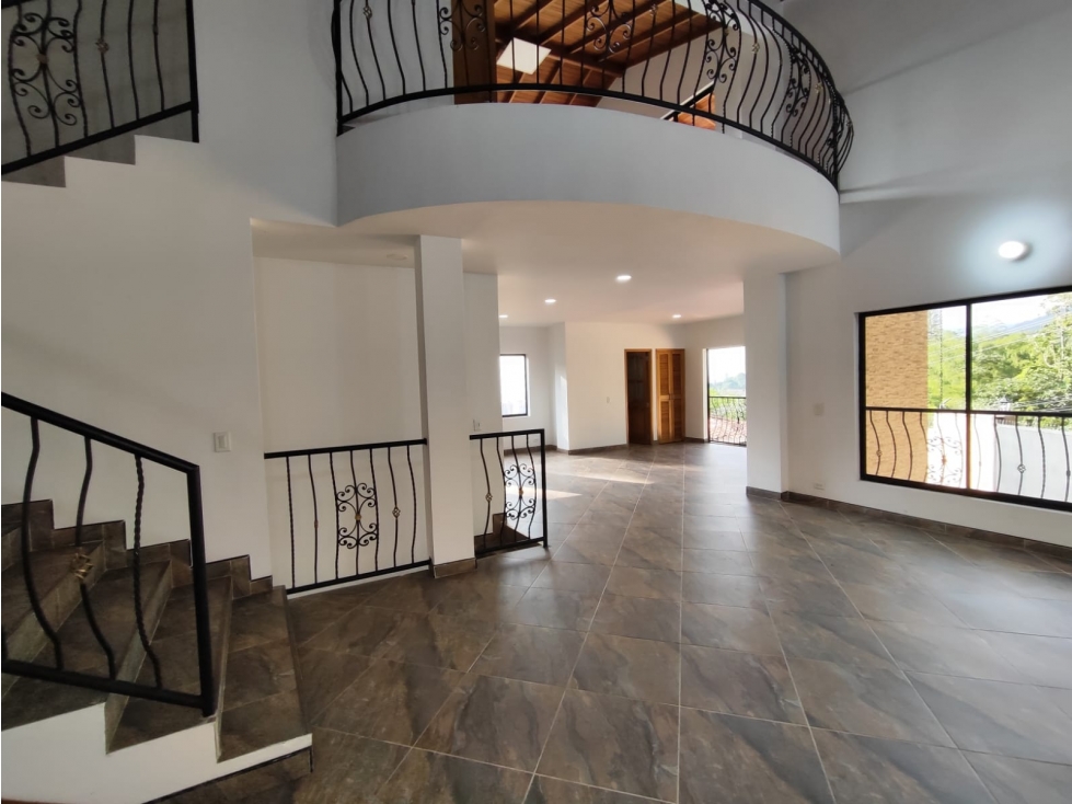ARRIENDO ESPECTACULAR CASA EN ENVIGADO LOMA DEL ESCOBERO