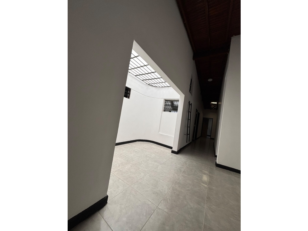 SE ARRIENDA HERMOSA CASA EN AV 80 LA AMERICA — foto 3