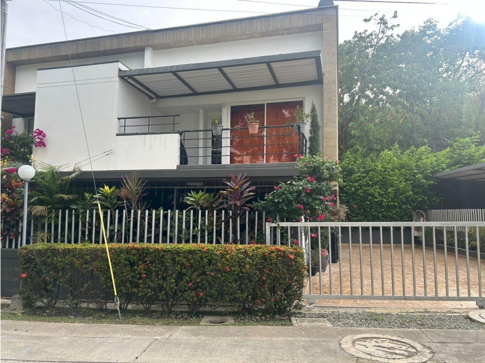 HERMOSA CASA EN ARRIENDO SANTA FE DE ANTIOQUIA — foto 2