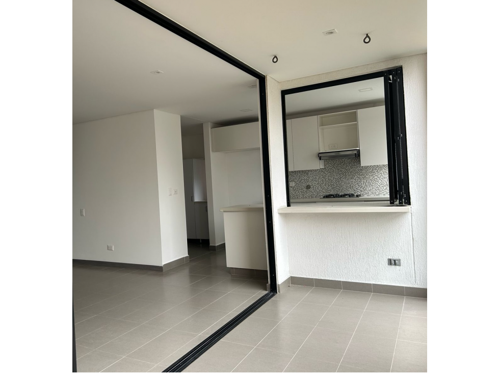 ARRIENDO AMPLIO Y MODERNO APARTAMENTO EN ENVIGADO LOMA LAS BRUJAS — foto 2