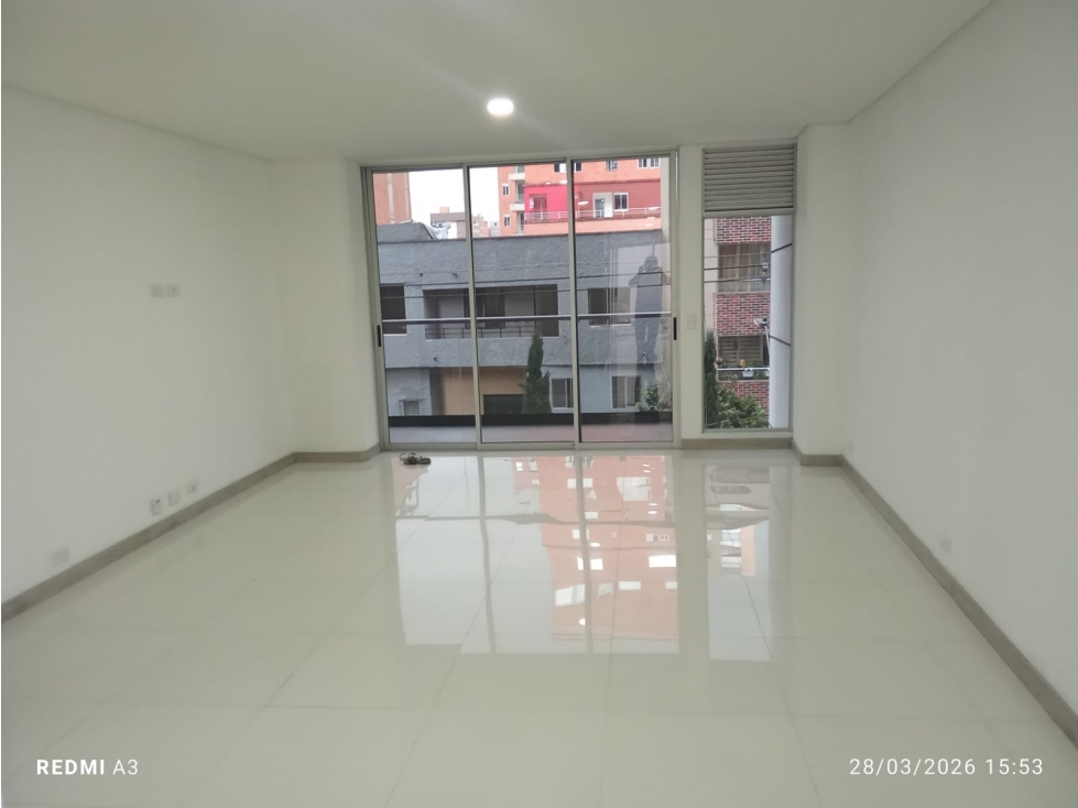 SE ARRIENDA HERMOSO APARTAMENTO EN LAURELES — foto 2