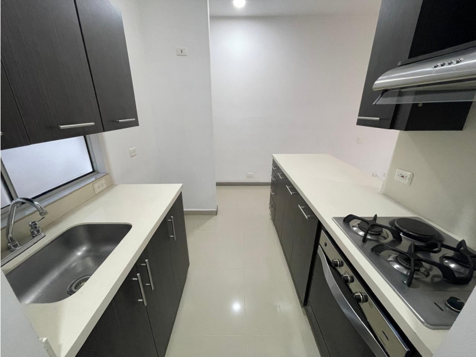 SE ARRIENDA ESPECTACULAR APARTAMENTO EN SURAMERICA — foto 3
