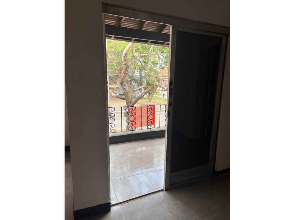 SE ARRIENDA HERMOSA CASA EN AV 80 LA AMERICA — foto 2