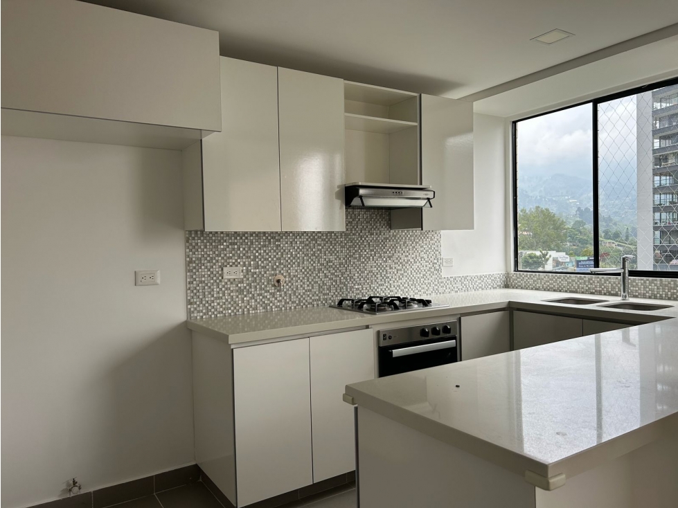 ARRIENDO AMPLIO Y MODERNO APARTAMENTO EN ENVIGADO LOMA LAS BRUJAS — foto 4