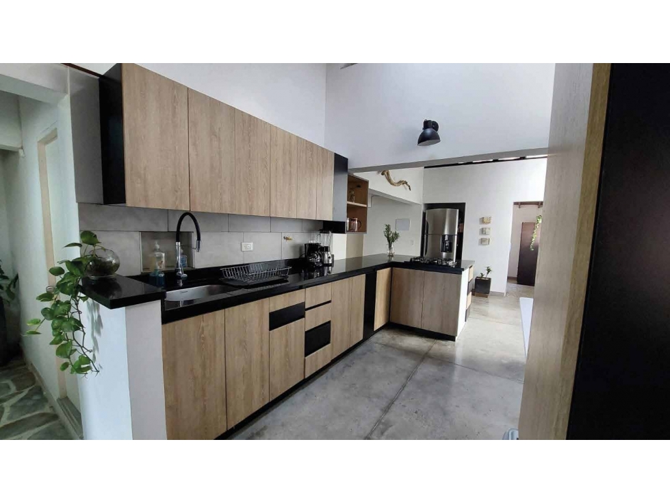 SE VENDE MARAVILLOSA CASA EN LAURELES