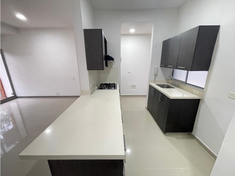 SE ARRIENDA ESPECTACULAR APARTAMENTO EN SURAMERICA — foto 4