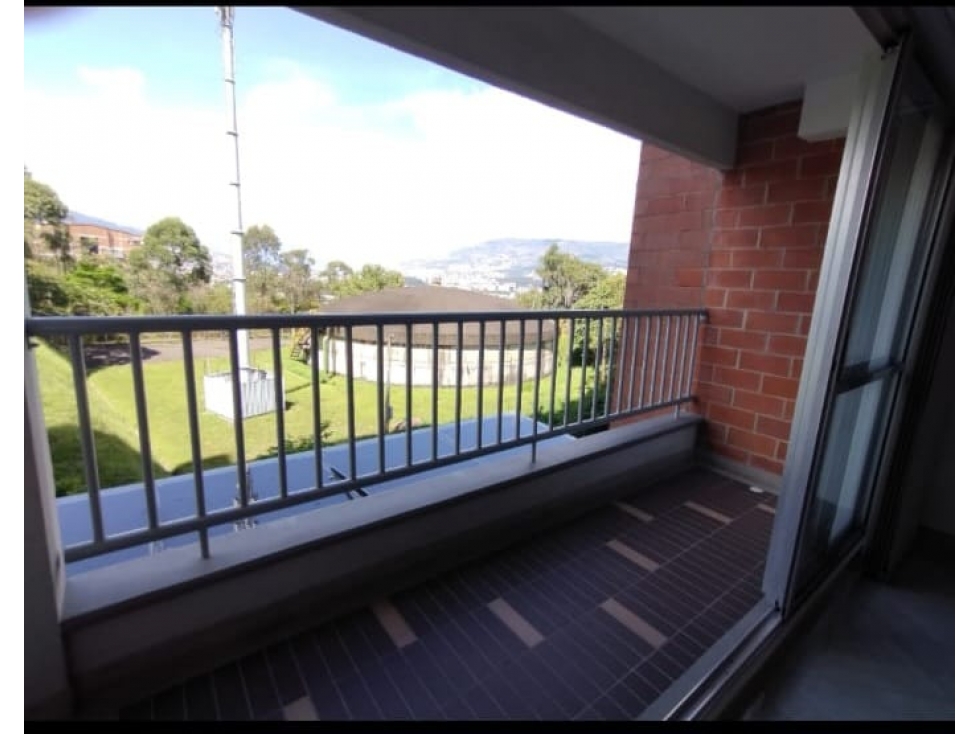 Se arrienda hermoso apartamento en rodeo alto