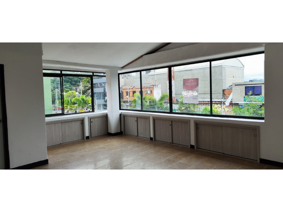 VENDO O ARRIENDO HERMOSA BODEGA ESQUINERA VISIBLE PARA NEGOCIO(S)
