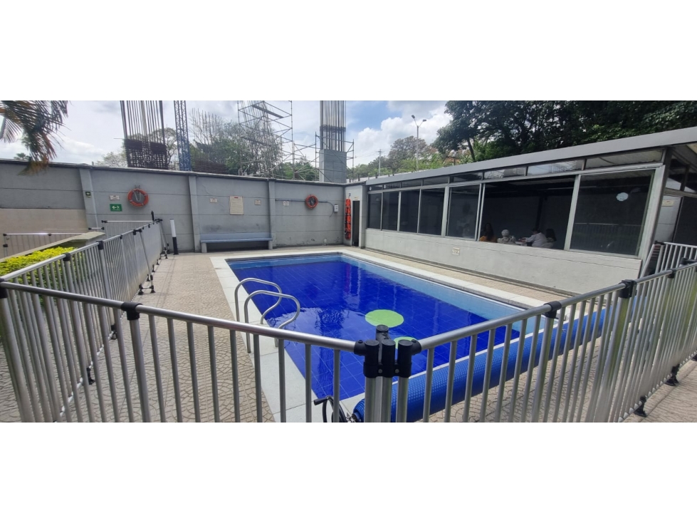 Se arrienda hermoso apartamento en Los Colores