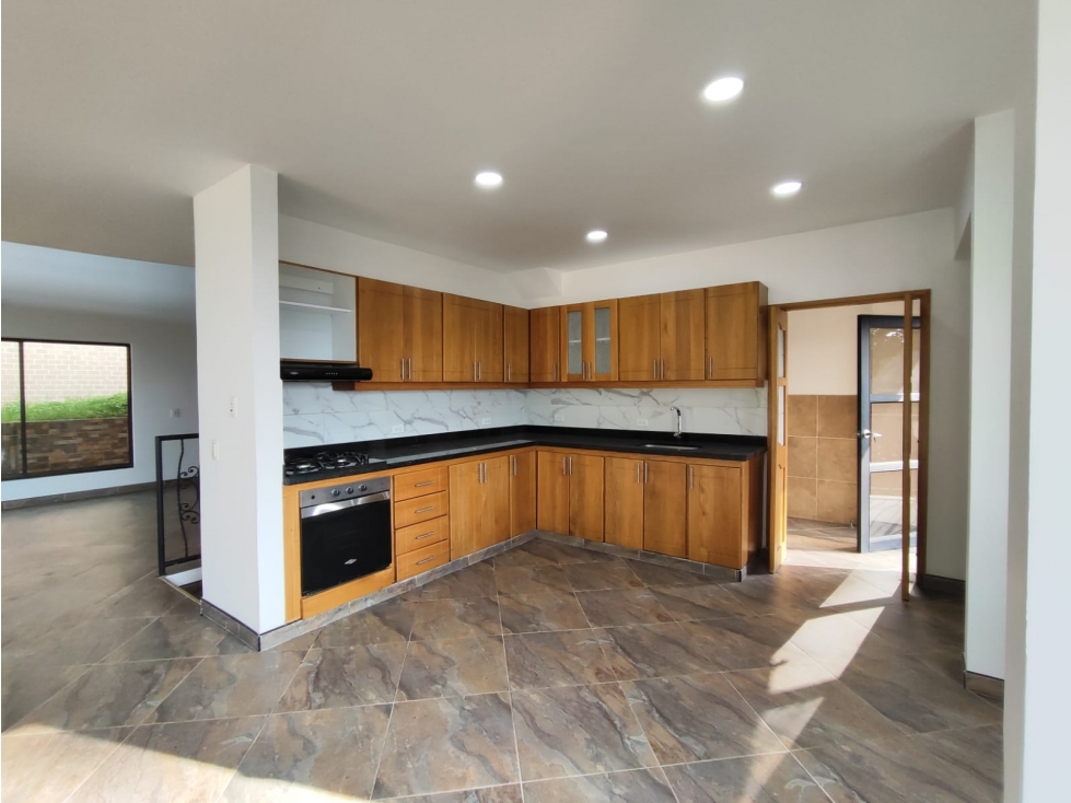 ARRIENDO ESPECTACULAR CASA EN ENVIGADO LOMA DEL ESCOBERO — foto 2