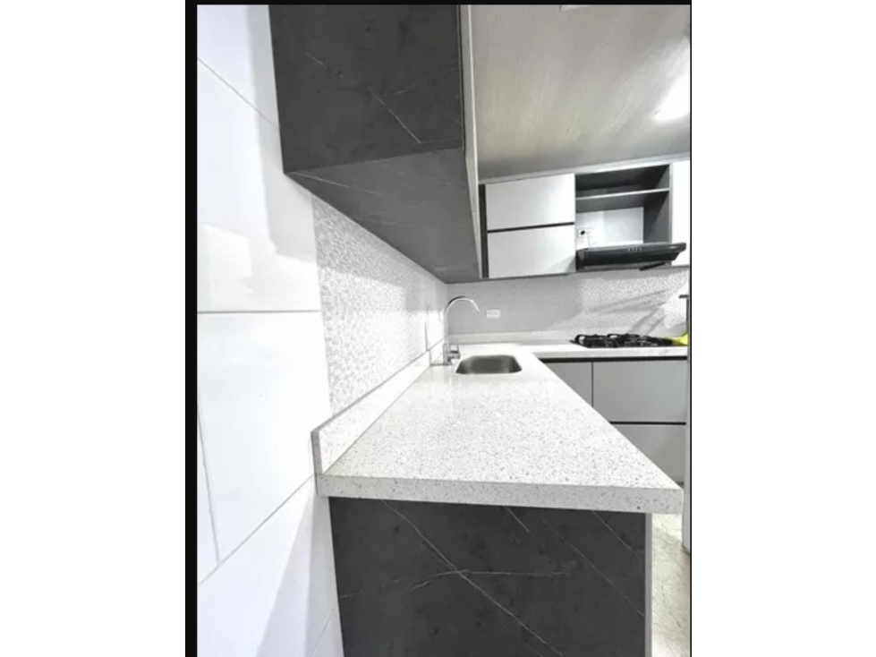 ARRIENDO ESPECTACULAR APARTAMENTO EN LAURELES — foto 2