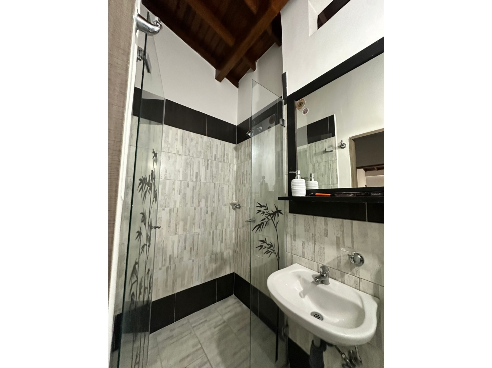 SE VENDE HERMOSO APARTAMENTO EN CARLOS E RESTREPO — foto 3