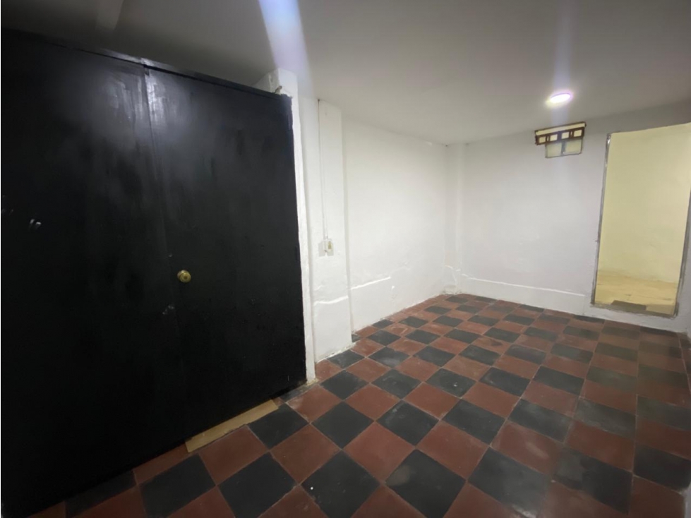 ARRIENDO APTO GRANDE EN ROBLEDO PARQUE PARA VIVIENDA O BODEGA — foto 3