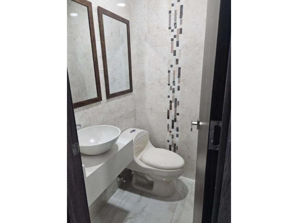 ARRIENDO HERMOSO APTO EN LAURESLES — foto 2