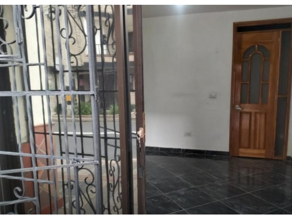 SE ARRIENDA LOCAL CENTRAL EN ITAGUI