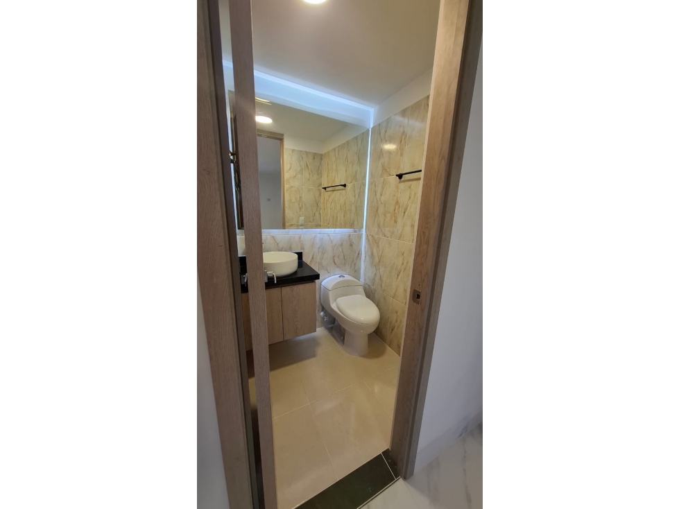 SE ARRIENDA ESPECTACULAR APARTAMENTO EN EL POBLADO — foto 3