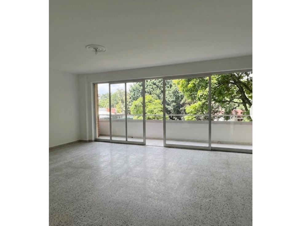 SE ARRIENDA APARTAMENTO EN LAURELES — foto 2