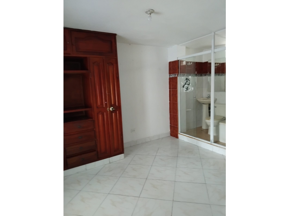 Se arrienda casa en segundo piso en Santa monica — foto 2