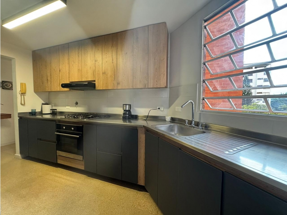 VENDO HERMOSO APARTAMENTO EN EL POBLADO — foto 3