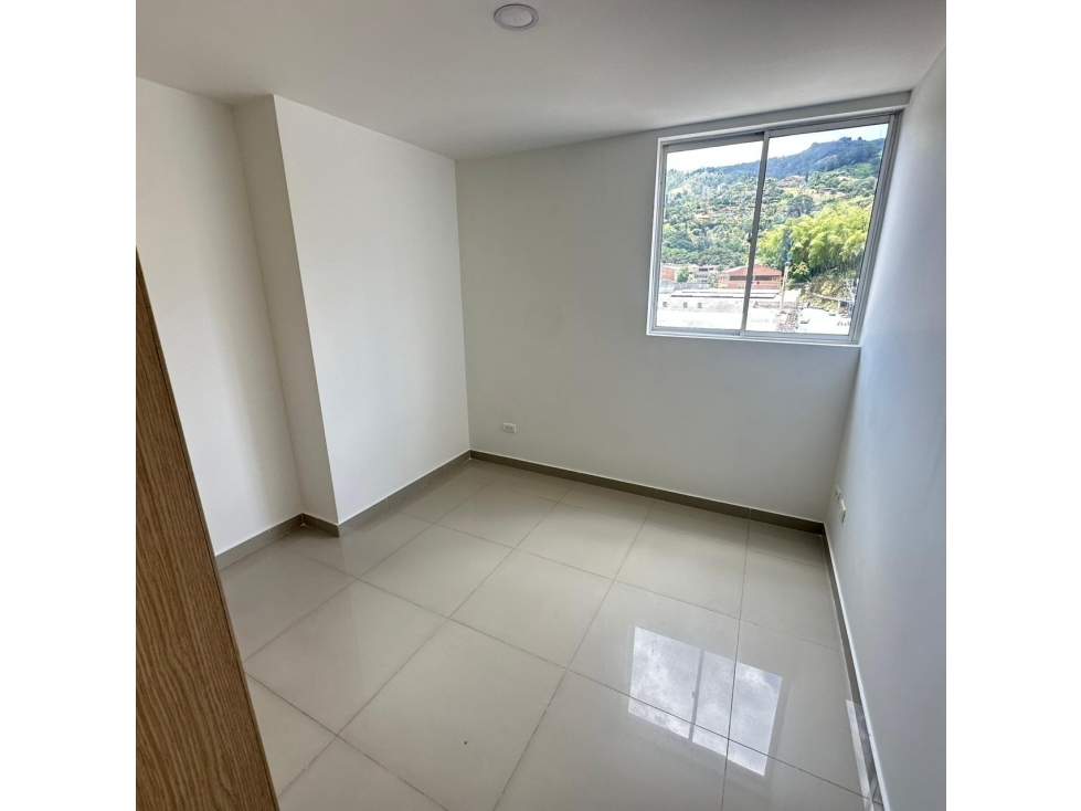 SE ARRIENDA ESPECTACULAR APARTAMENTO EN TORRE ALCAZERES — foto 5