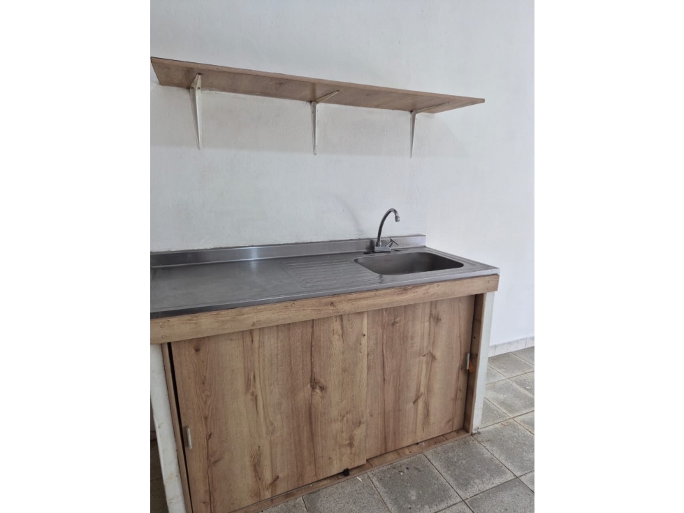 APARTAESTUDIO EN ARRIENDO CAMPO VALDÉS — foto 2