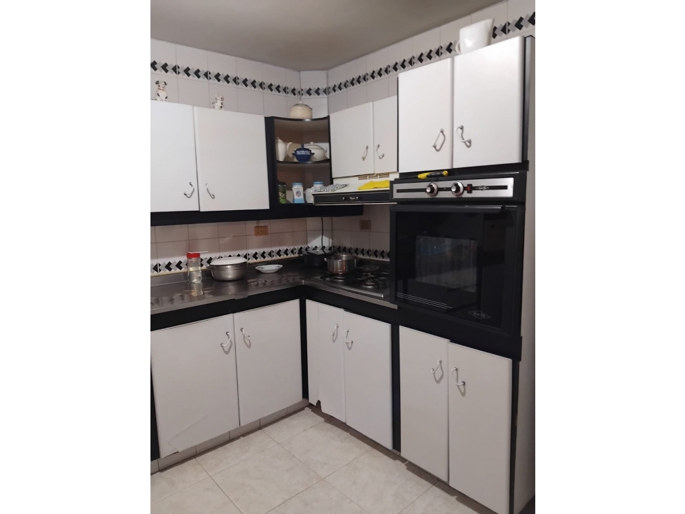 VENDO HERMOSA CASA EN LAURELES — foto 2