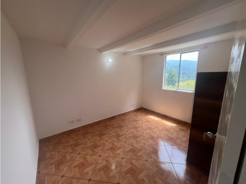 VENDO COMODO APARTAMENTO EN CALDAS PRIMAVERA - 5