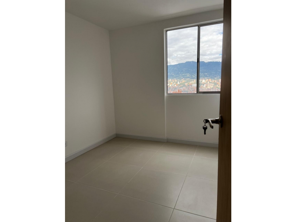 VENDO HERMOSO APARTAMENTO EN ITAGÜÍ CON VISTA INCREIBLE A LA CIUDAD — foto 5