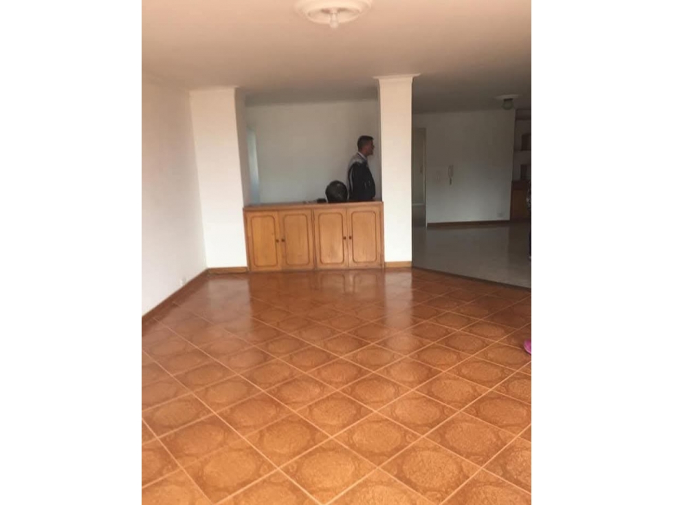 Se arrienda hermoso apartamento en los Colores — foto 2