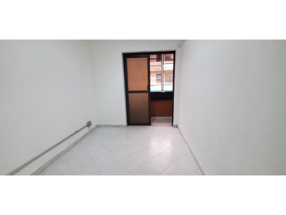 ARRIENDO HERMOSO Y AMPLIO LOCAL CON OFICINAS EN CENTRO DE ENVIGADO - 4